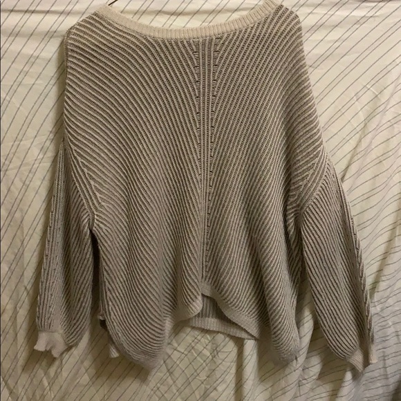 Tan sweater never worn before one size fit all - Picture 4 of 5